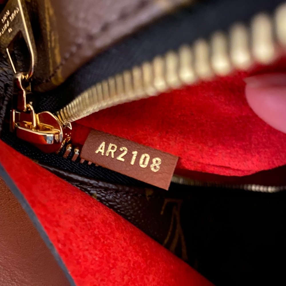 Louis Vuitton Tuileries Besace - Picture 15 of 15